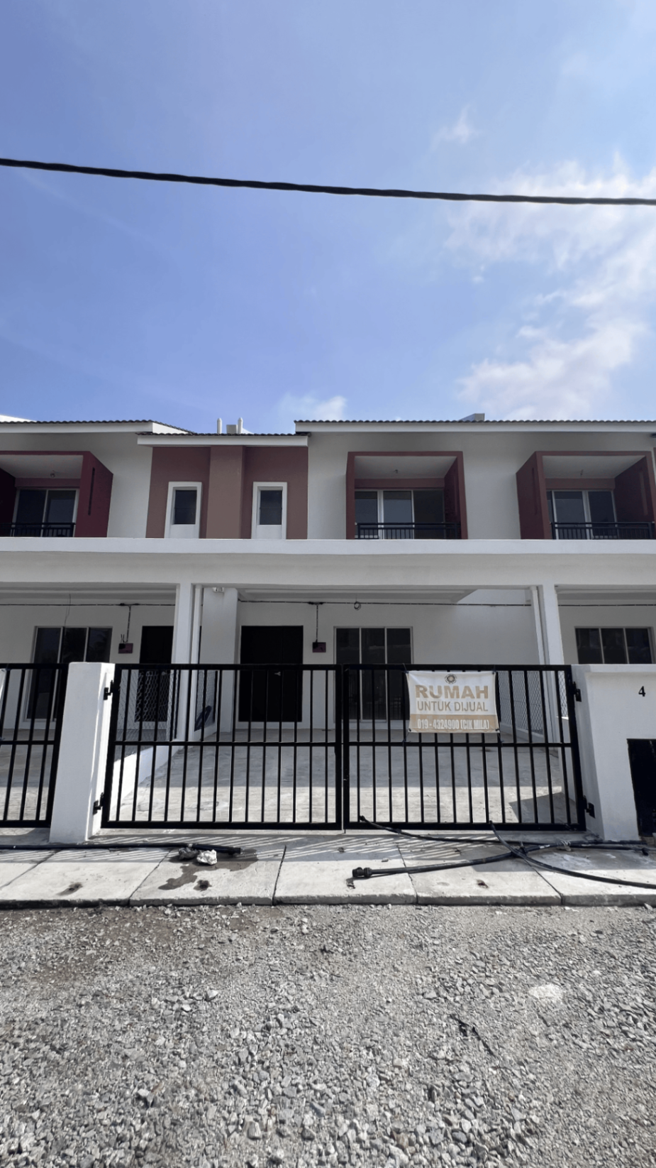 Pandangan hadapan rumah Taman Kasia Lekir