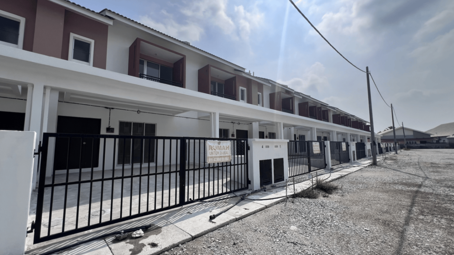 Barisan rumah dari sudut sisi